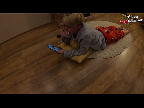 ❤️ Šialená blondínka fajčí obrovský penis a skáče na ňom - análny sex ❤️ Anal porno na nás ️❤