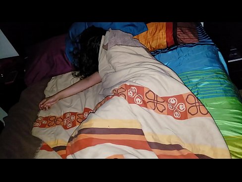 ❤️ Nevlastný syn nadáva svojej mladej nevlastnej matke, zatiaľ čo ona spí. ❤️ Anal porno na nás ️❤